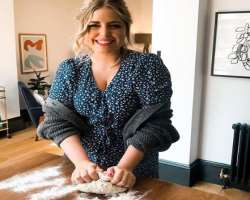 Apart from writing content for her website she also enjoys cooking and trying new recipes.
